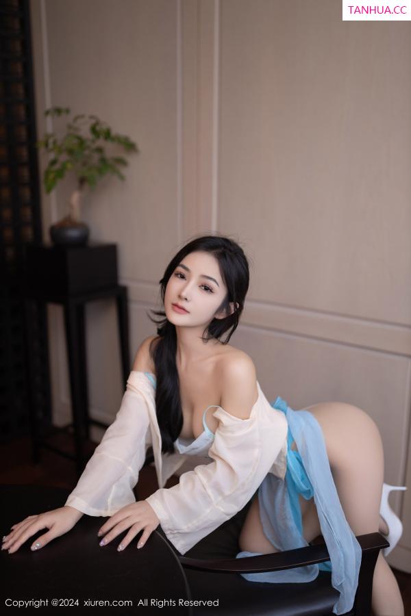   [XiuRen]高清写真图 2024.06.12 No.8691 谭小灵 丝袜美腿第22张图片